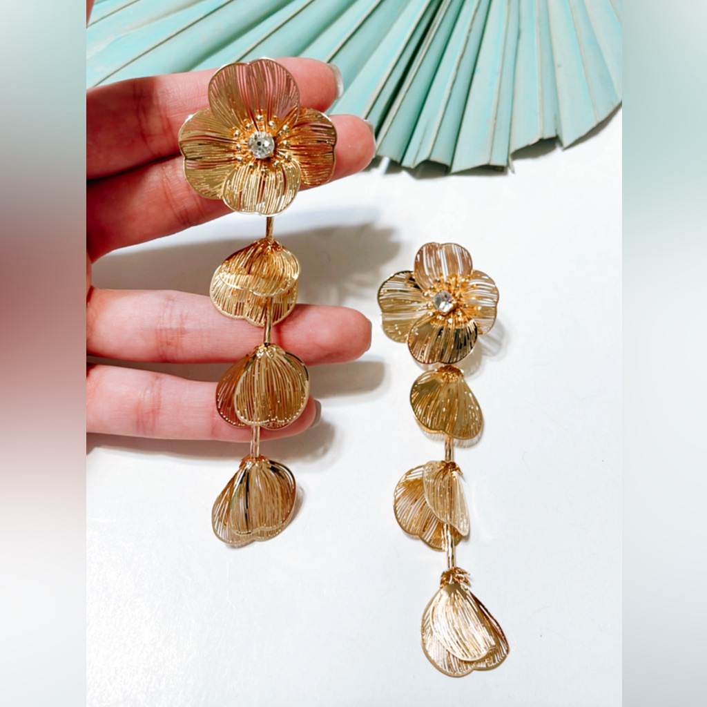 Gold Flower Drop Earrings 693